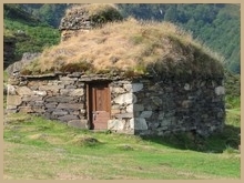 originelle Architektur aus Natursteinen